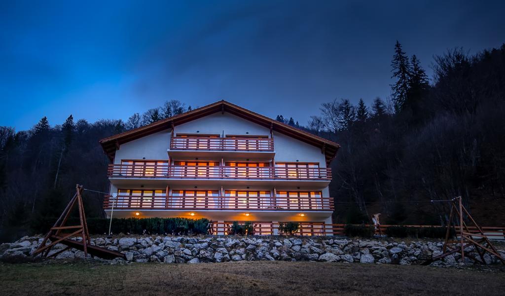 Panorama Pietrei Craiului Zarnesti Exterior foto