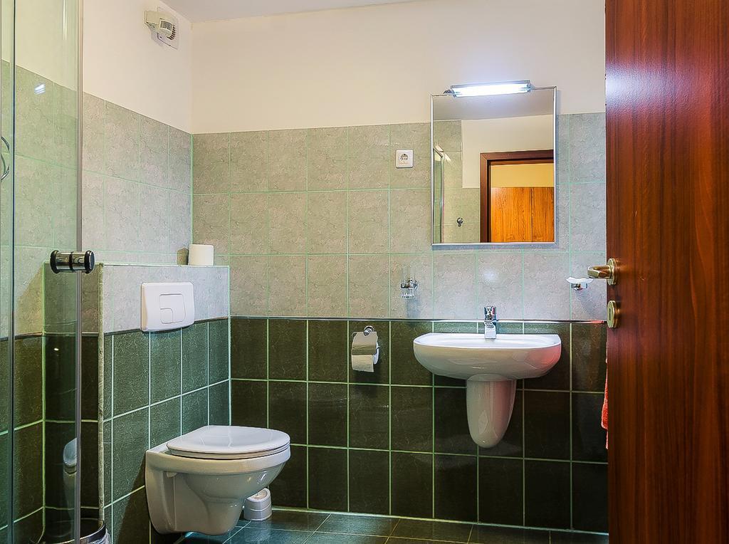 Panorama Pietrei Craiului Zarnesti Exterior foto